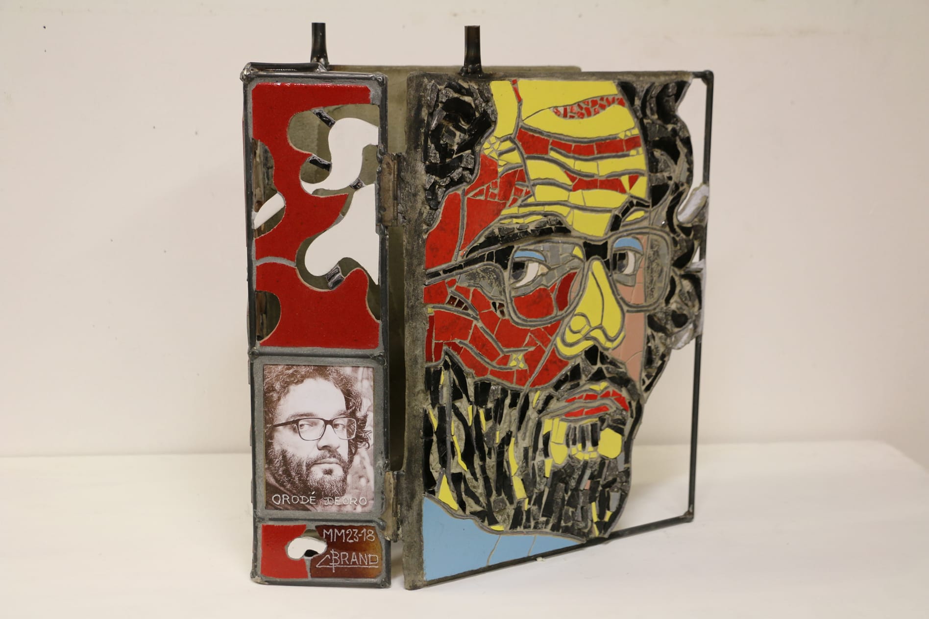 Due miei ritratti da parte di due maestri del mosaico contemporaneo. In mostra in Francia. XVI Congresso AIMC