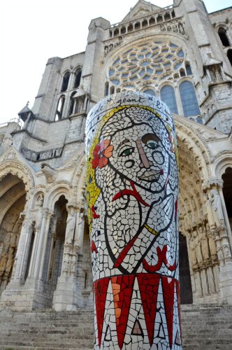 1 La mia opera esposta di fronte alla Cattedrale di Chartres